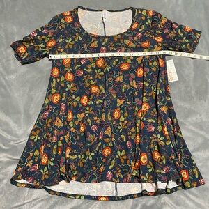 OVERSIZED SEE PICS CLOSET CLEAR OUT ON ALL LULAROE MAKE AN OFFER BUNDLE NWT XS